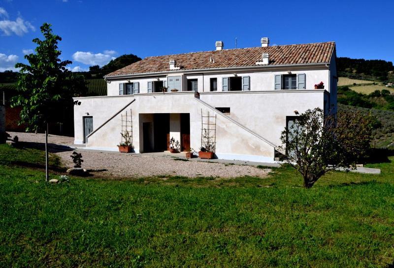 B&B Casale Fonte Vecchia Monteprandone Luaran gambar